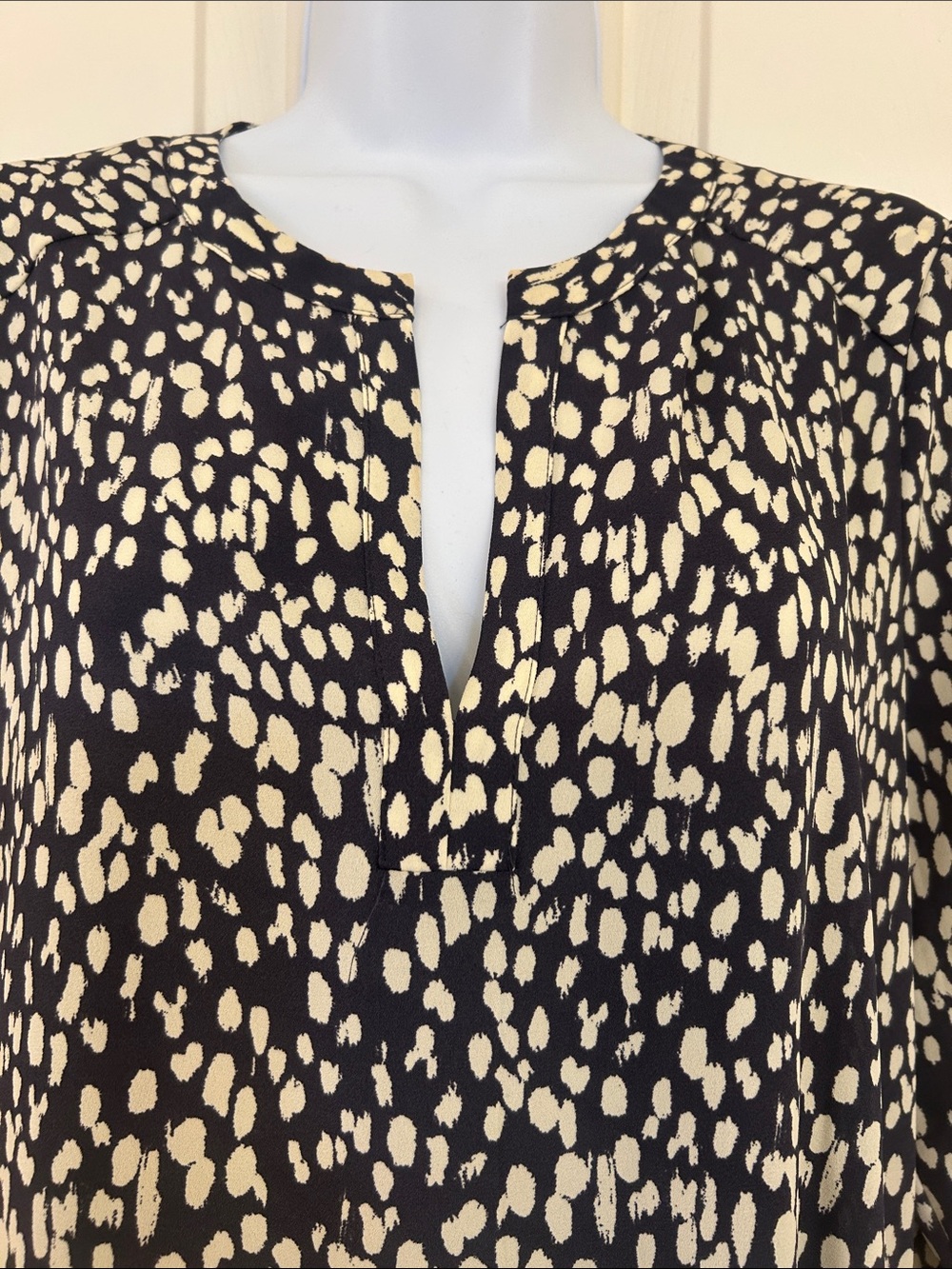 Pleione Grey Blue Cream Spotted Animal Print Split Neck Blouse Top Medium - Picture 5 of 9